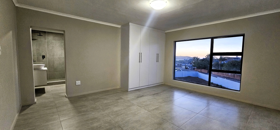 5 Bedroom Property for Sale in Myburgh Park Western Cape